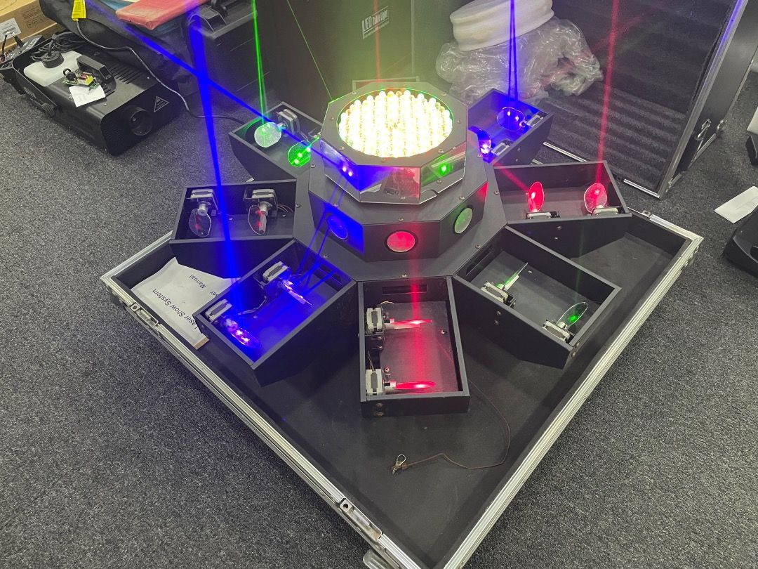 Used RGB laser center light with flightcase.