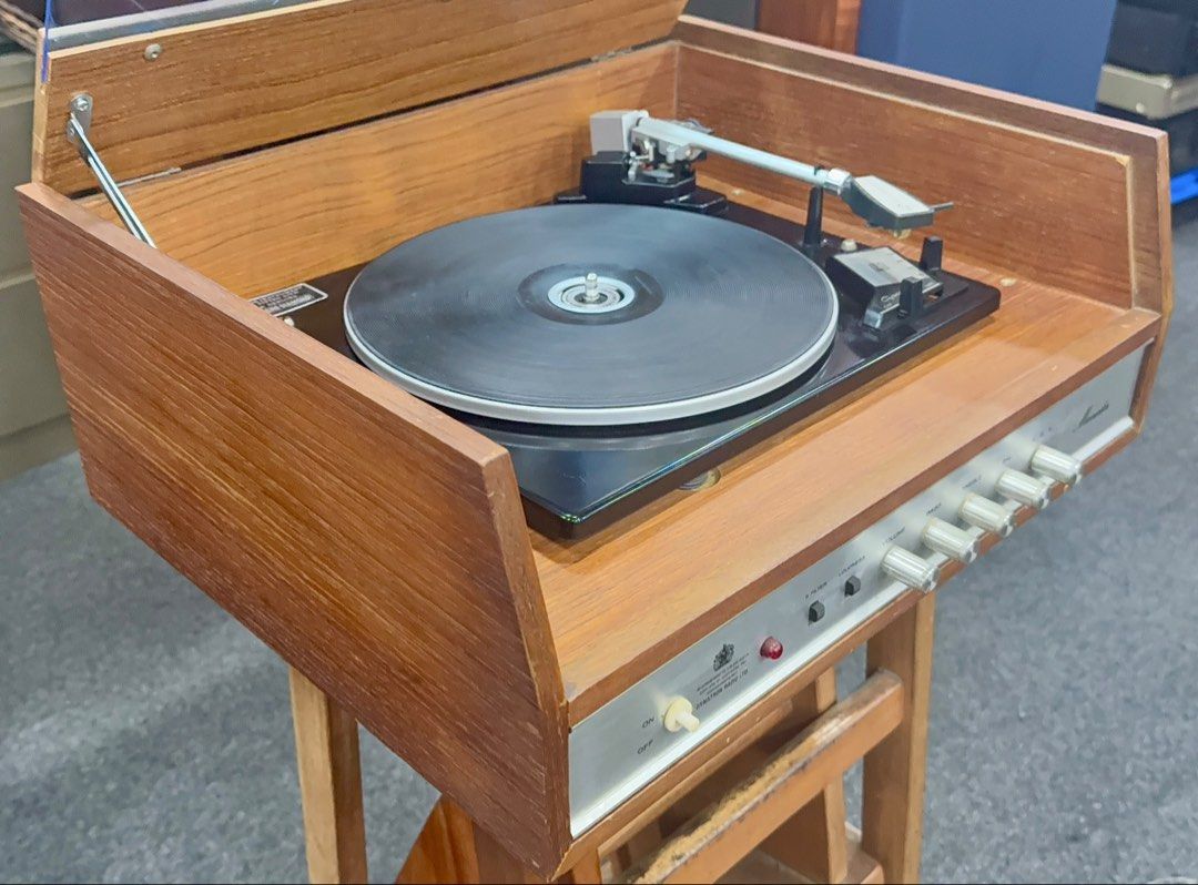 Vintage Garrard turntable with receiver built in - Image 7