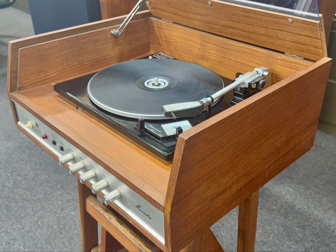 Vintage Garrard turntable with receiver built in - Image 4