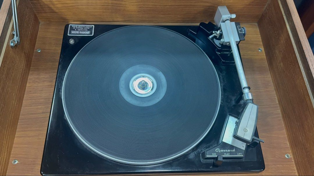 Vintage Garrard turntable with receiver built in - Image 6